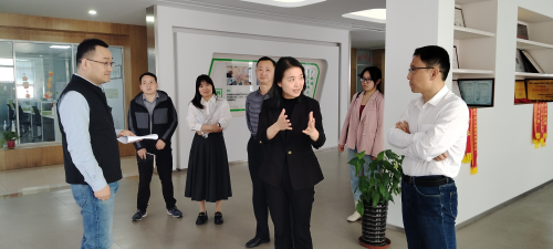 市科技局局长李凌来舒调研企业